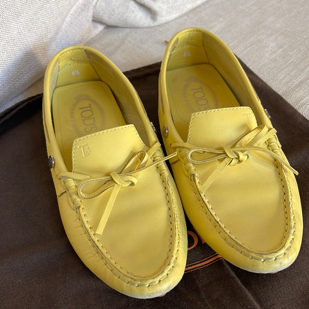TOD’S Gommino lemon yellow leather loafer